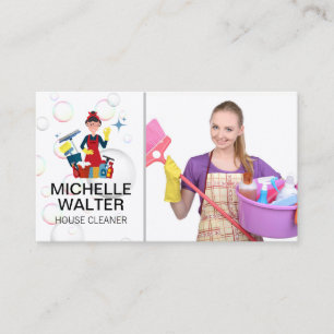 Piga som håller städmaterial Tvål bubblor Visitkort