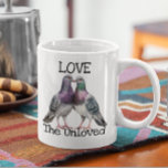 Pigeon Kärlek de Oälskade Urban Feral Birds Kaffemugg<br><div class="desc">Den här designen kan vara personlig om du väljer Redigera design. Du kan också överföra till andra objekt. Kontakta mig på colorflowcreations@gmail.com eller använda alternativet chatta överst på sidan om du vill ha den här designen på en annan produkt eller behöver hjälp med den här designen. Se mer av mina...</div>