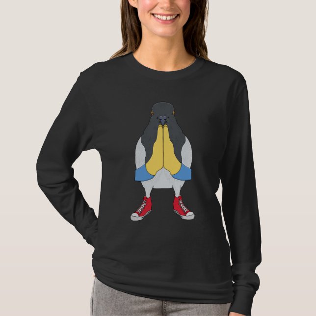 Pigeon with Shoes T Shirt (Framsida)