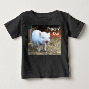 Piggin' Out Farm Life Baby T-Shirt på svenska