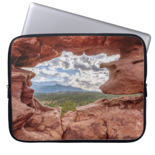 Pikes Peak genom ett hål i berget Laptop Fodral