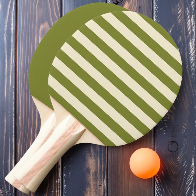 Pilar i Willow Green och enfärgade Pingisracket (Skapare uppladdad)