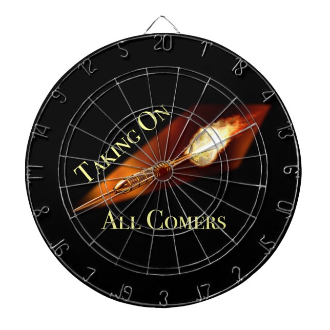 Pilar kämpar för att ta på alla person som är på darttavla (Framsidan)