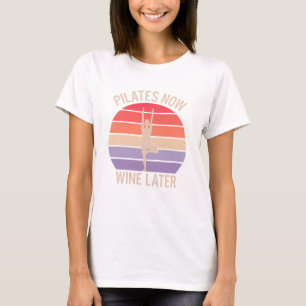 Pilaterna nu Vin senare, Retro Sunset Yoga Pose Fu T Shirt
