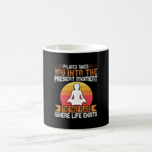 Pilates tar dig till den plats där livet existerar kaffemugg