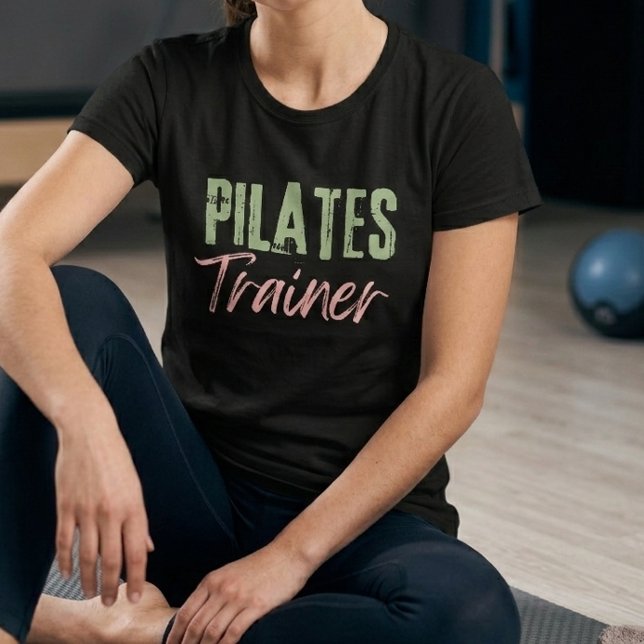 Pilates-tränar-citat Distressed T-Shirt för henne (Pilates Trainer Tshirt)