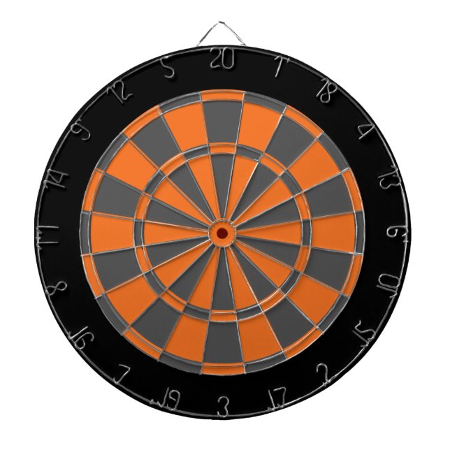Pilen stiger ombord: Orange, kolgrått och svart Darttavla (Framsidan)