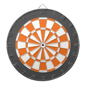 Pilen stiger ombord: Vit, orange och kolgrått Darttavla