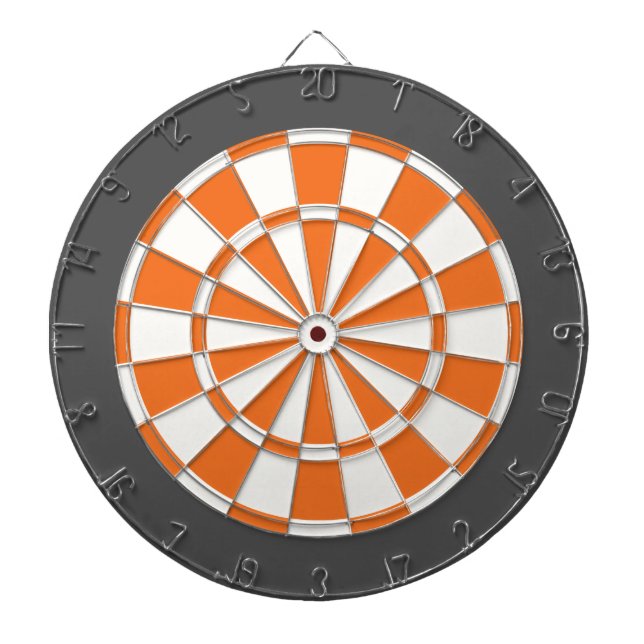 Pilen stiger ombord: Vit, orange och kolgrått Darttavla (Framsidan)