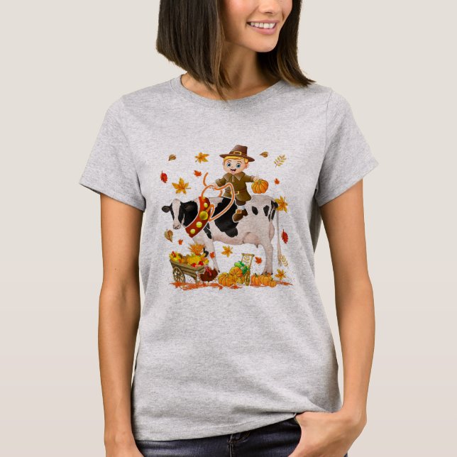 Pilgrim Boy Riding Cow Thanksgiving Pilgrim Boy T Shirt (Framsida)