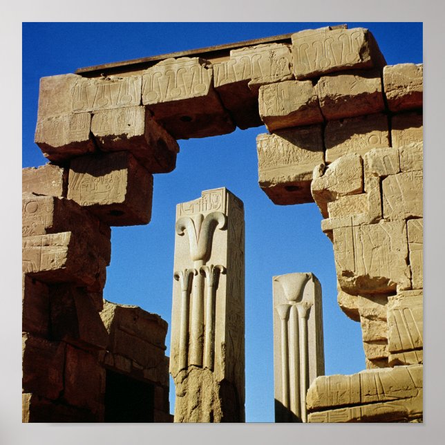 Pillars dekorerade med stiliserade lotus poster (Framsidan)