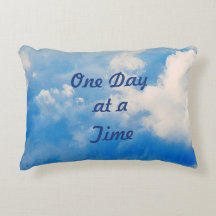 Pillow-Azure med vita moln