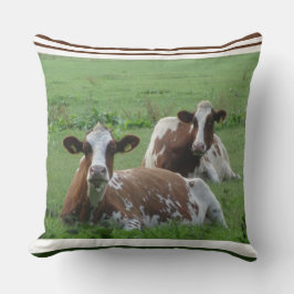 Pillow för två vita, vita, bruna kor kudde