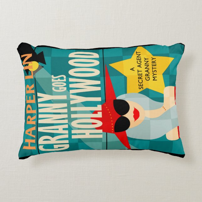 PILLOW Granny Goes Hollywood Harper Lin Bok Cover Prydnadskudde (Framsidan)