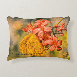 Pillow med en liten Gult Svavelfjäril Prydnadskudde