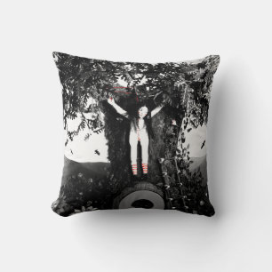 Pillow och Red String Doll Pillow Kudde