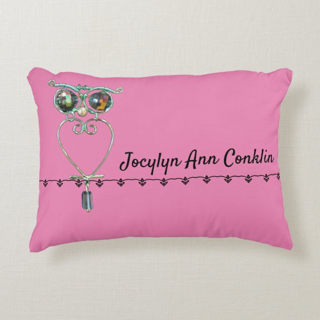 Pillow - Uggla med Namn Prydnadskudde (Framsidan)