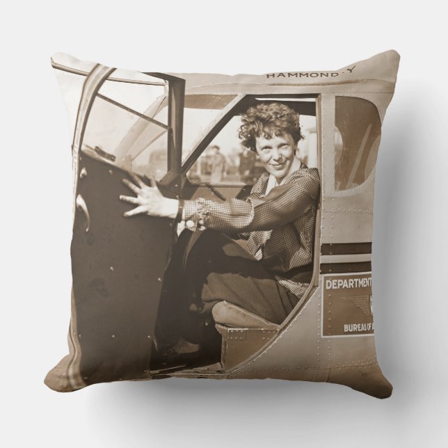 Pilot- Amelia Earhart 1936 Kudde (Framsida)