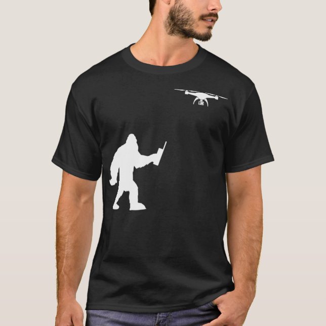 Pilot Drone Gift Pilot Flygning med piloten Bigfoo T Shirt (Framsida)