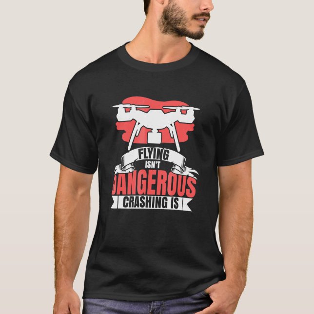 Pilot för Dangerous Quadcopter Pilot Drone Flies I T Shirt (Framsida)