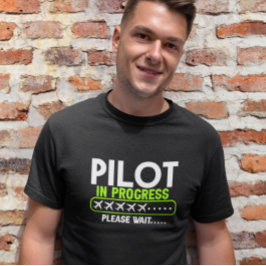 Pilot i pågående inläsning av flygskola t shirt