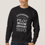 Pilot Januari 1980 40th Birthday Gift Lång Ärmad Tröja<br><div class="desc">Perfektens 40-årsjubileum för en pilot som arbetar inom luftfarten. Idealisk för manar och kvinnor som föddes i januari 1980 blir 40 år gamla och som flyger ett flygplan. Smart present till honom och till henne.</div>