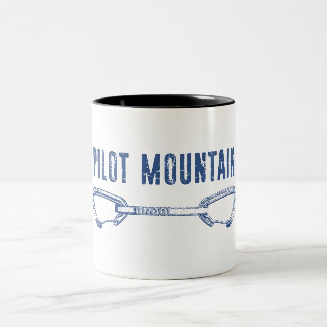 Pilot Mountain North Carolina Klättring Quickdraw Två-Tonad Mugg (Center)