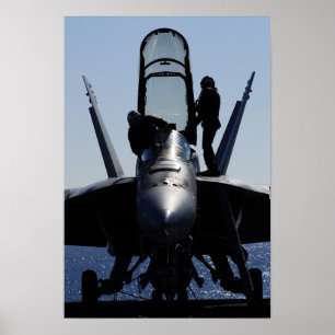Piloter genomför en inspektion före flygning poster