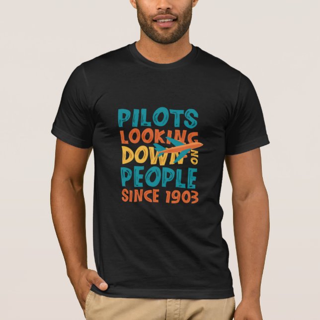 Piloter tittar ner på människor  t shirt (Framsida)