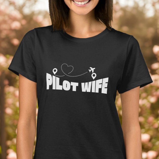 Pilotfru typografi flygplan flygande och hjärta t shirt (Skapare uppladdad)