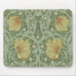 Pimpernel Mönster (av William Morris) Musmatta<br><div class="desc">Utformningen innehåller ett utdrag från tapet som skapats av den brittiske konstnären William Morris (1834-1896), som är associerad med konst- och hantverksrörelsen. Det är ett blommönster med lindning av grönt löv som är sammanflätat kring krysanthemum-, jasmine- och krattblommor. Även mellan blommorna finns det villigt grenar. Det ursprungliga mönster var designat...</div>