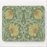 Pimpernel Mönster (av William Morris) Musmatta<br><div class="desc">Utformningen innehåller ett utdrag från tapet som skapats av den brittiske konstnären William Morris (1834-1896), som är associerad med konst- och hantverksrörelsen. Det är ett blommönster med lindning av grönt löv som är sammanflätat kring krysanthemum-, jasmine- och krattblommor. Även mellan blommorna finns det villigt grenar. Det ursprungliga mönster var designat...</div>
