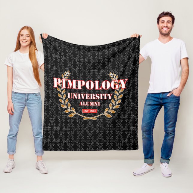 PIMPOLOGY UNIVERSITETEN ALUMNI 2 K21 WHT/RED/GLD FLEECEFILT (På plats)