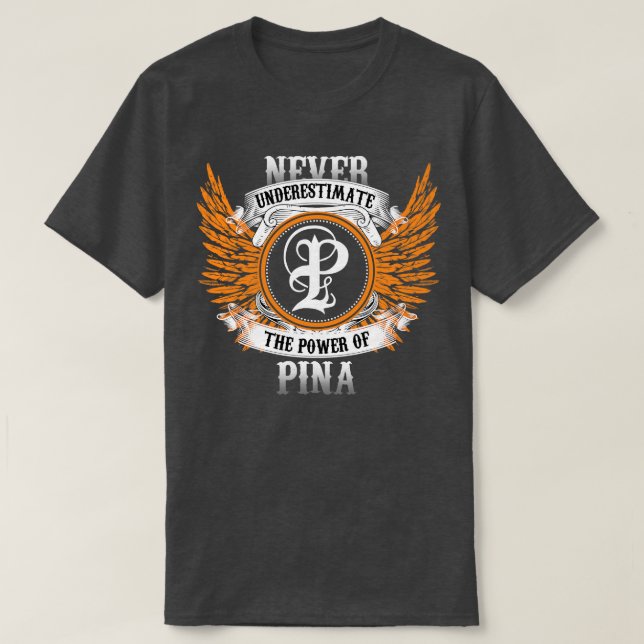 Pina Namn Shirt underskattar aldrig effekten av P T (Design framsida)