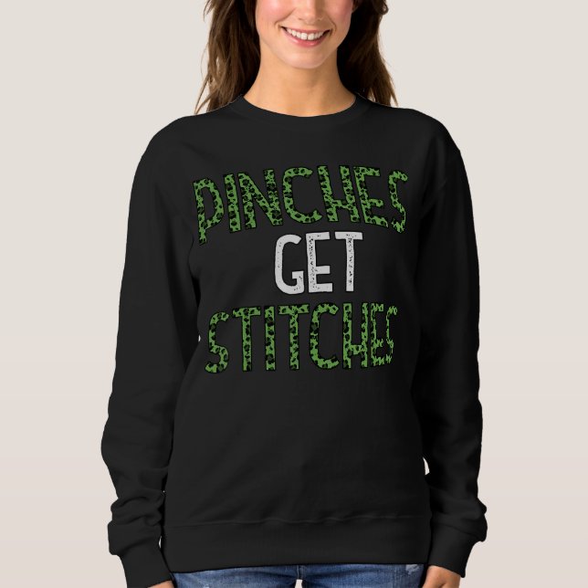Pinches Get Stitches leopard St patrick's day Iris T Shirt (Framsida)