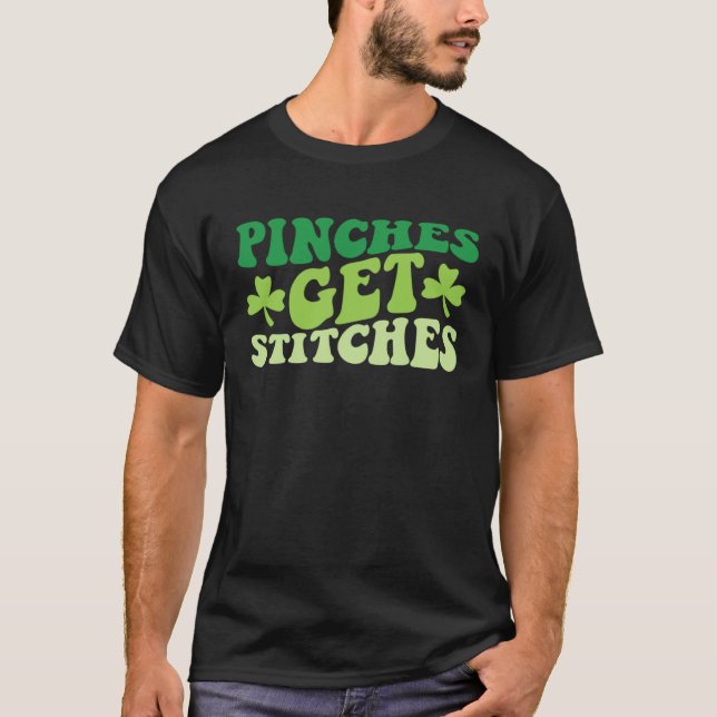 Pinches Get Stitches  St Patrick's Day  1 T Shirt (Framsida)