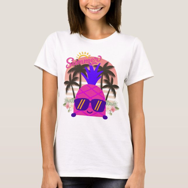 Pineapple Enjoying the Summer T Shirt (Framsida)
