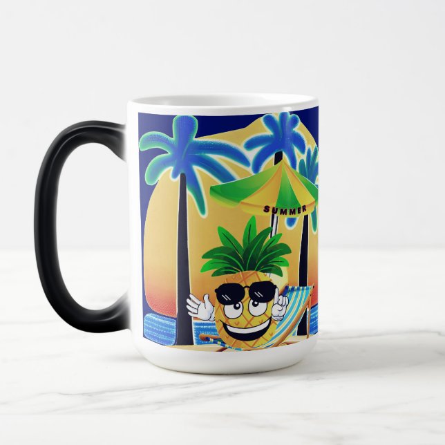 PINEAPPLE ON THE BEACH MAGISK MUGG (Vänster)