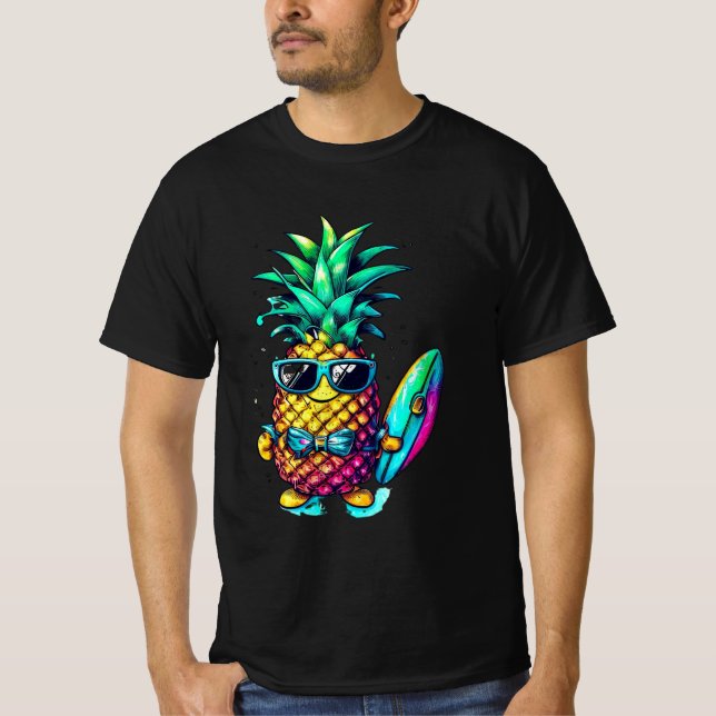 PINEAPPLE THE FRUIT OF FUN AND RELAXATION T SHIRT (Framsida)