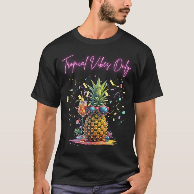 Pineapple with Tropical Vibes T Shirt (Framsida)