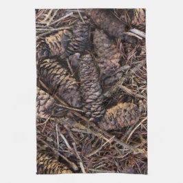 Pinecones och Gräs Nål på Forest Golv Kökshandduk