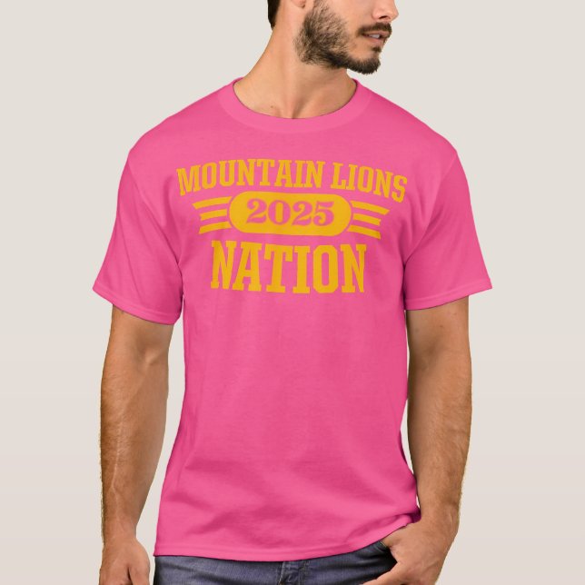 Pineville Mountain Lejon Nation 2025 T Shirt (Framsida)