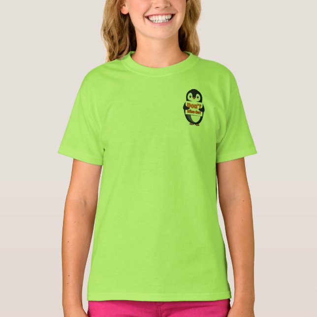 Pingvin med Don't Miss Out-skylt T Shirt (Framsida)