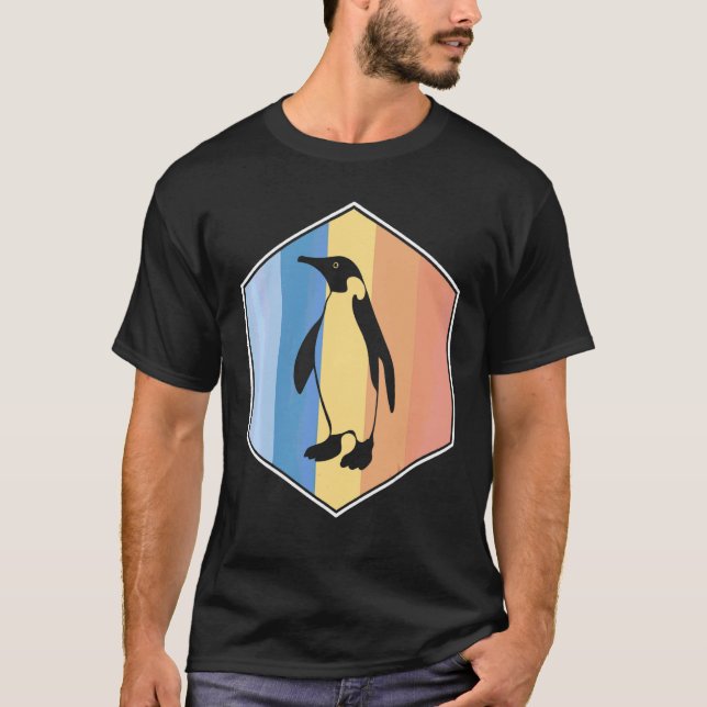Pingvin Med Retro Färger I En Hexagon T Shirt (Framsida)