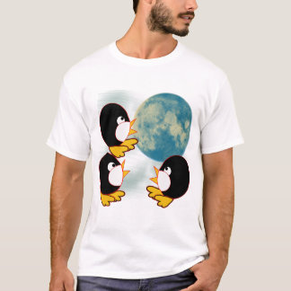 Pingvin som tjuter på månen tee shirt