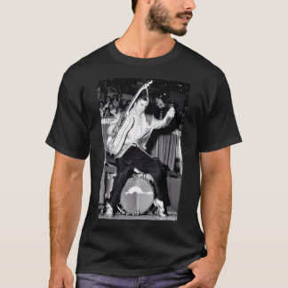 Pingviner marscherar över isiga snöfält t shirt