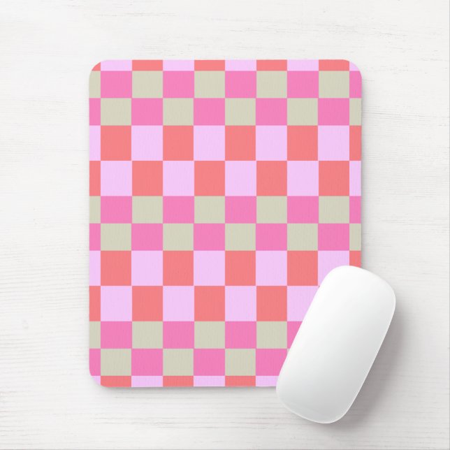 Pink and Sand Beige Retro Checkerboard Pattern Musmatta (Med mus)