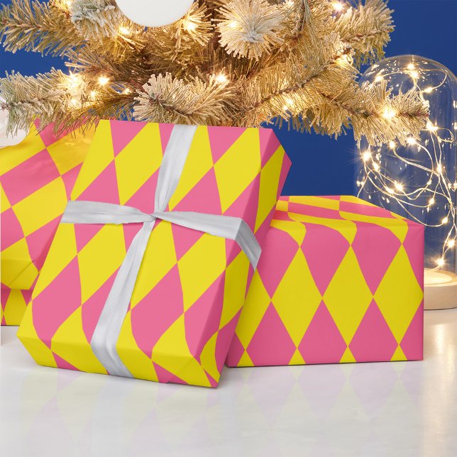 Pink and Yellow Harlequin Checkered Design  Presentpapper (Skapare uppladdad)