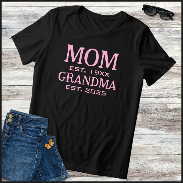 Pink & Black Mom Promoted To Grandma 2025 T Shirt (Skapare uppladdad)