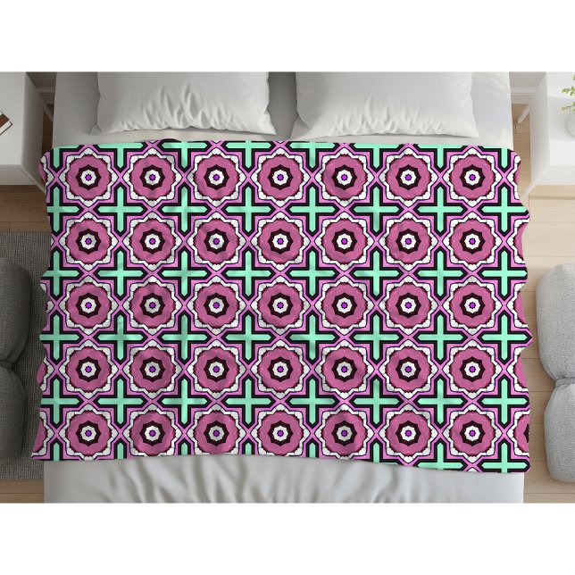 Pink, blue and black geometric pattern  fleecefilt (Skapare uppladdad)